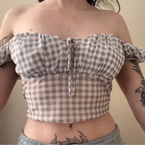 Gingham Off the shoulder crop top - Picture 2 of 6